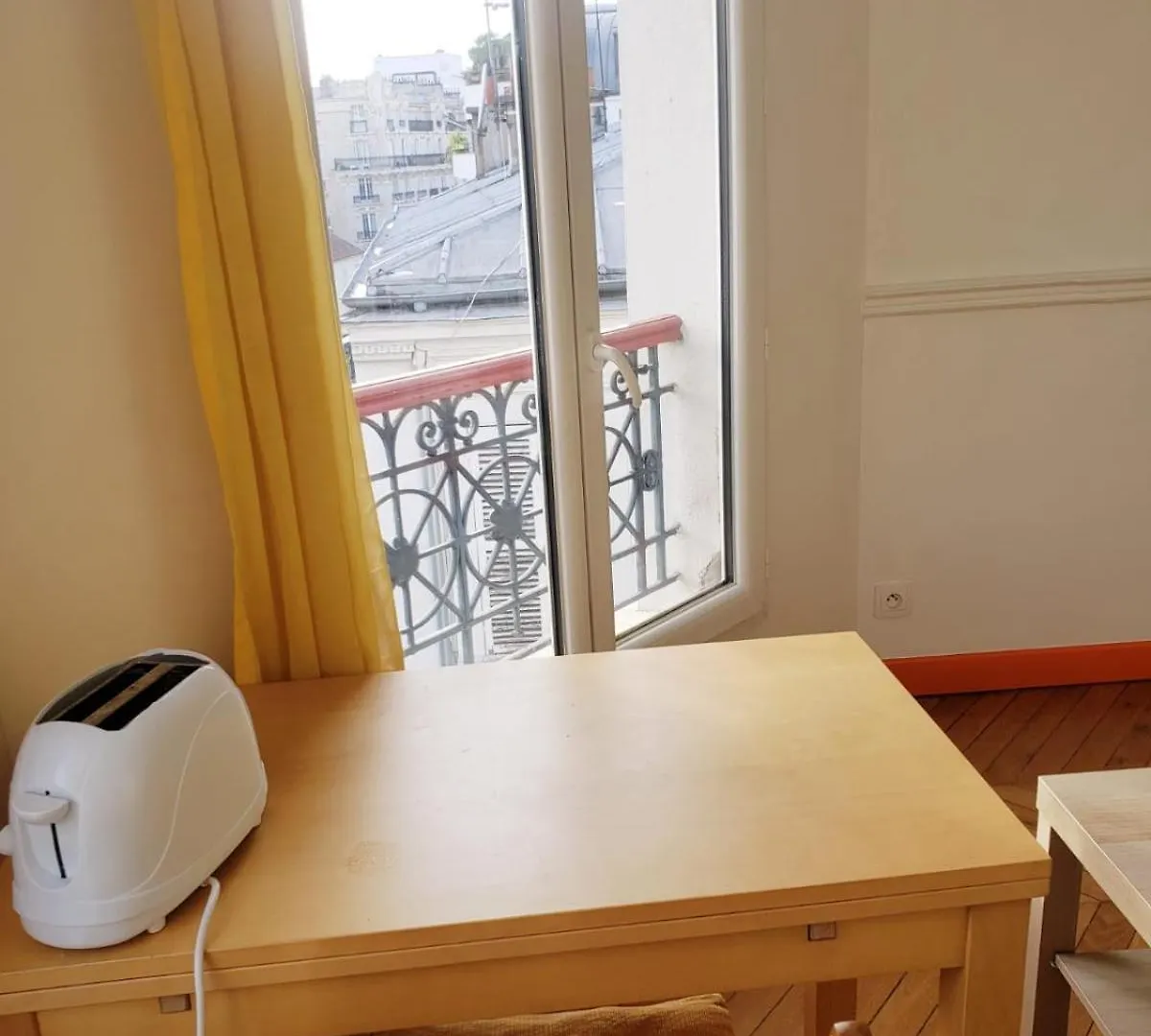 Un Petit Coin De Soleil Chez L'Habitant Parijs 0*,  Frankrijk